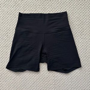 GREAT CONDITION Lululemon Align Shorts 6”, Black, 4